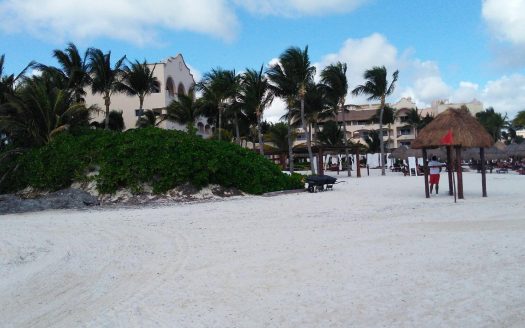 PUERTO MORELOS BEACH FRONT FOR SALE
